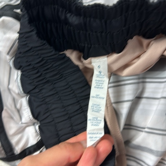 Lululemon Tracker Short Mini Groovy Stripe Dune Horizontal / Black - Picture 4 of 5